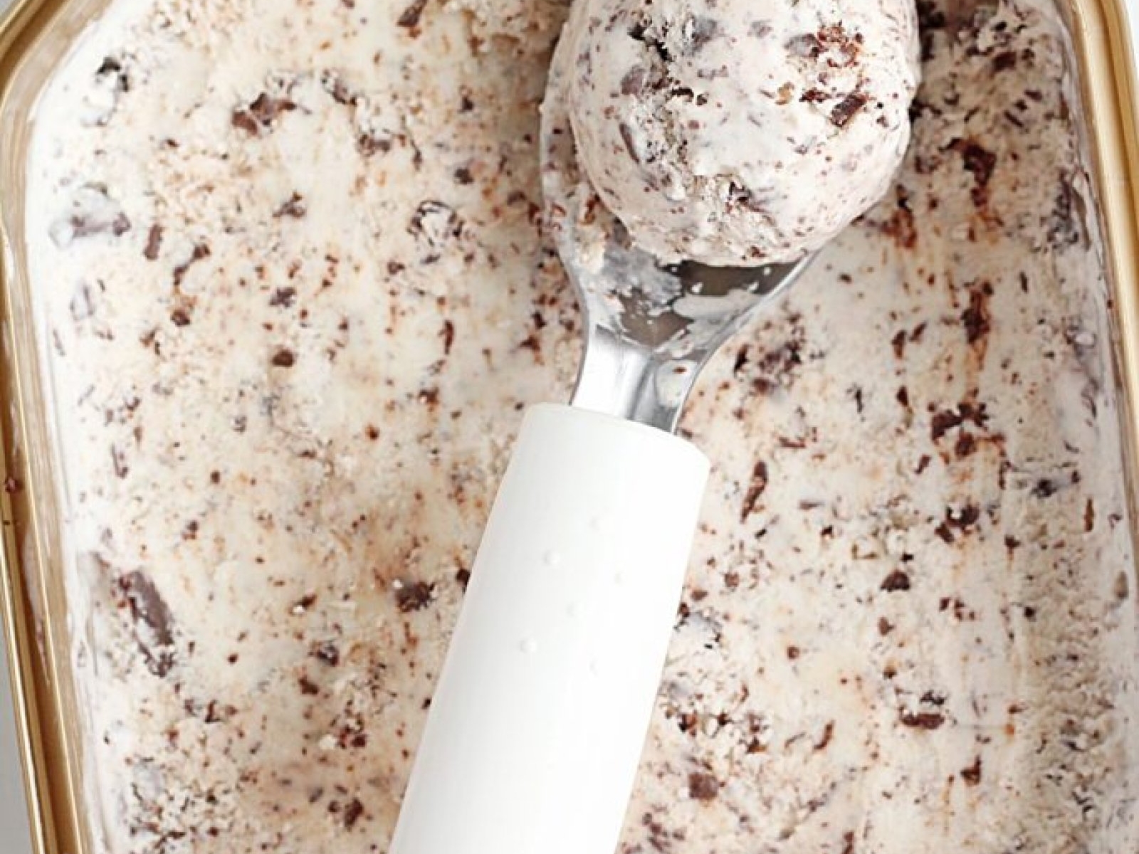 Domowe lody stracciatella z maszynki