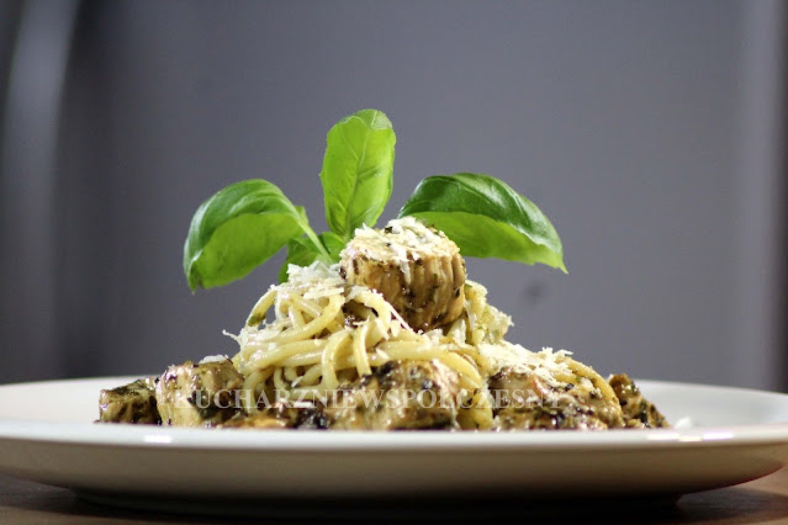 Spaghetti z bazyliowym pesto