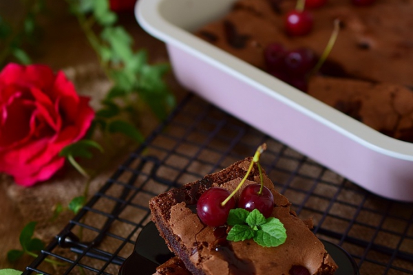 Miętowo-czekoladowe brownie z wiśniami