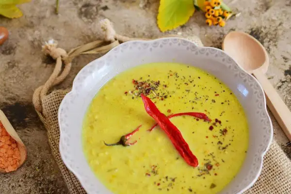 Indyjska rozgrzewająca zupa z soczewicą