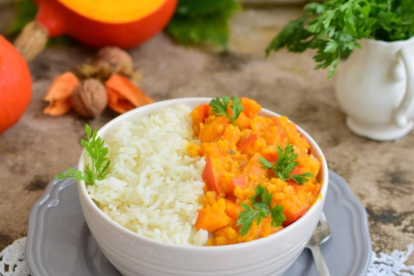 Wegetariańskie curry z dyni i marchewki