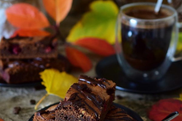 Brownie czekoladowo-kawowe z malinami