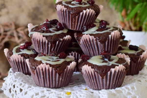 Korzenne muffinki z suszoną żurawiną