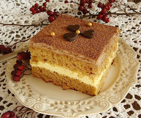 Ciasto krówka z miodowym kremem i czekoladową pianką