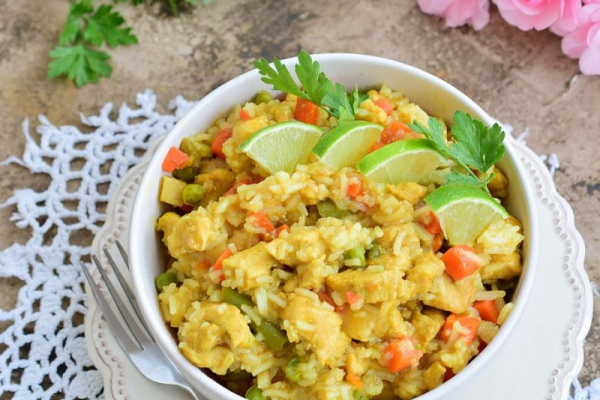 Kurczak w kremowym sosie z chutney z mango i ryżem basmati