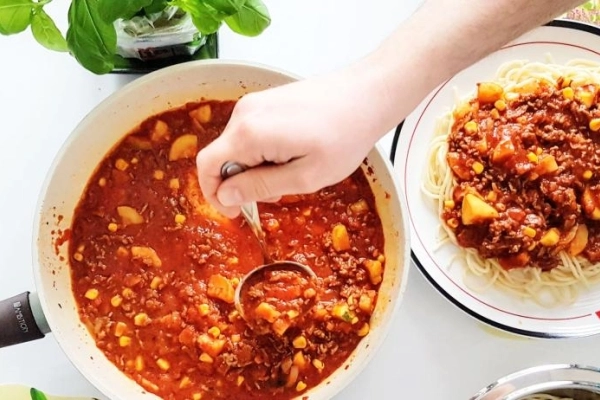 Szybkie spaghetti z wołowiną i cukinią