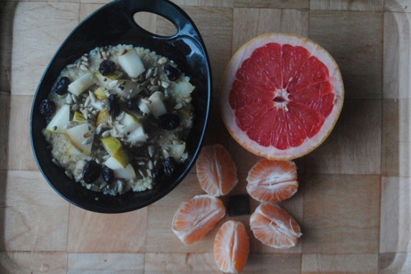 842. Quinoa z gruszką, słonecznikiem i miodem