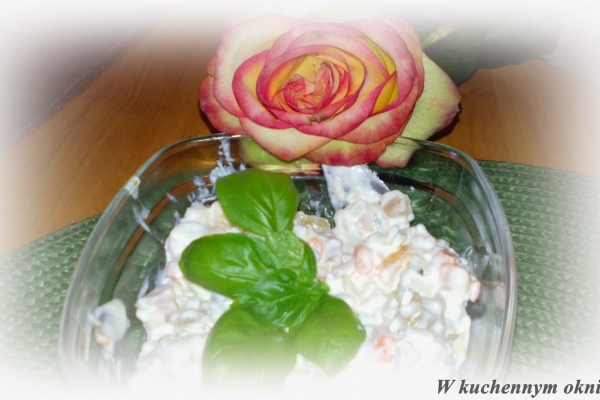 Sałatka z indyka z brzoskwinią