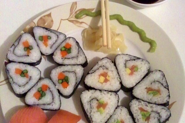 Maki sushi w dwóch smakach i nigiri sushi - najprostsze