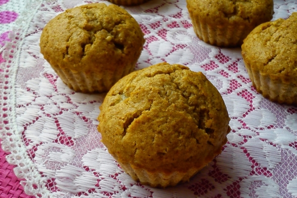 Pełnoziarniste muffinki z gruszkami